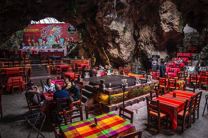 気球飛行 + CDMX でのお迎え + 洞窟での朝食 + テオティワカン