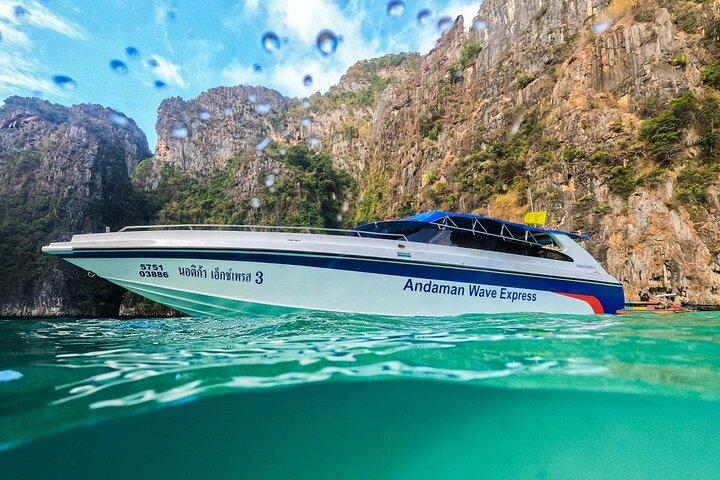 Traslado de alta velocidad de Phuket a la isla Phi Phi en lancha motora