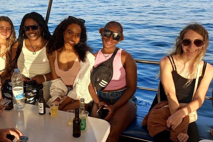 Larnaca Sunset Cruise com cervejas e vinhos ilimitados