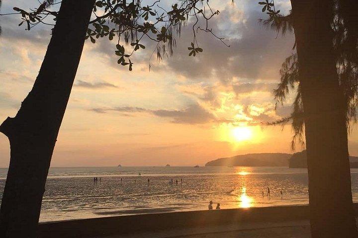 クラビ 7 島サンセット ツアー (生物発光プランクトン付き) + BBQ