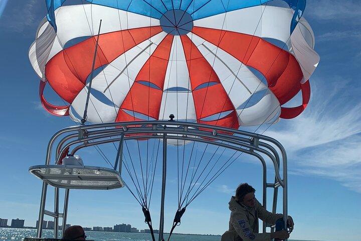 Parasailing a Clearwater Beach