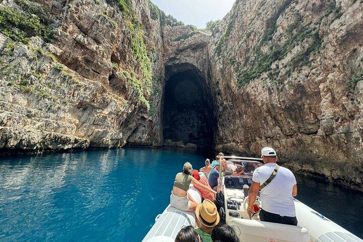 Vlore: viaje en lancha rápida a la cueva Haxhi Ali y la península de Karaburun
