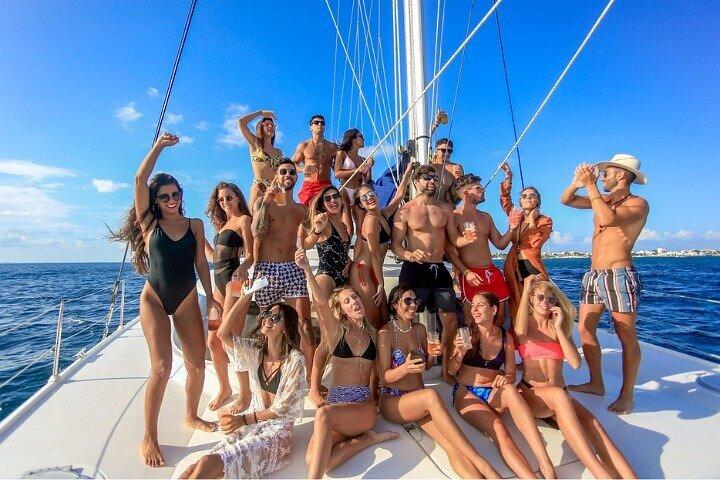Isla Mujeres katamaran tur med mad