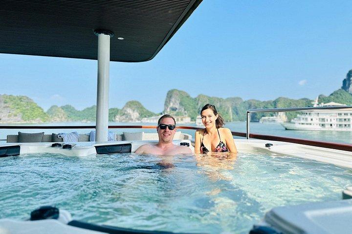 アイリス クルーズ - ランチ付きの豪華なハロン湾日帰りクルーズでくつろぎのひととき
