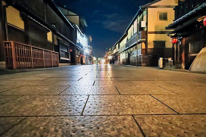 京都祇園花街ウォーキングツアー - 芸者の物語
