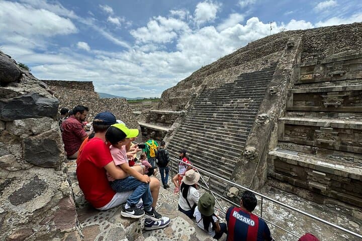 Half Day Teotihuacan and La Gruta