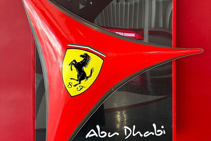 アブダビ・シティツアーフェラーリ・ワールドエントリーチケット付き