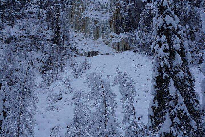 Korouoma Frozen Waterfalls with BBQ–Small Group from Rovaniemi