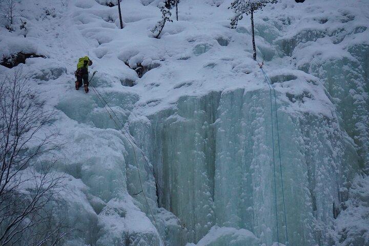 Korouoma Frozen Waterfalls with BBQ–Small Group from Rovaniemi