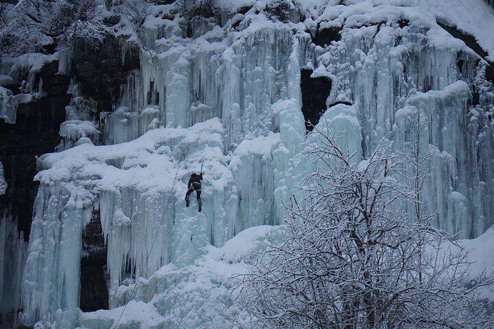 Korouoma Frozen Waterfalls with BBQ–Small Group from Rovaniemi