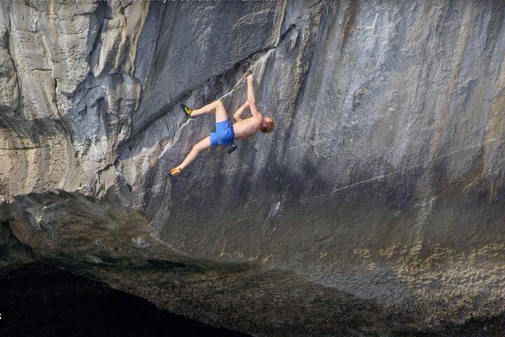 Ein halbtägiger Deep Water Soloing-Kurs in der Lan Ha Bay – Cat Ba.