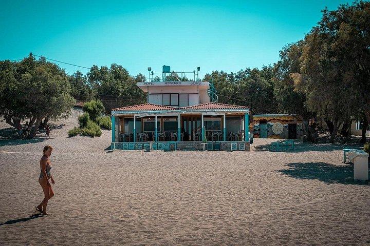 イラクリオン発マタラ ヒッピー ビーチと洞窟への半日旅行