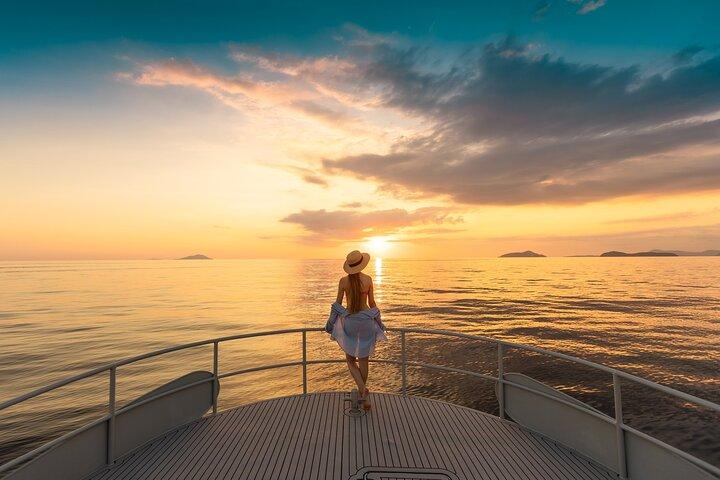 Puesta de sol de lujo Phi Phi: Catamarán de velocidad Maya & Maiton