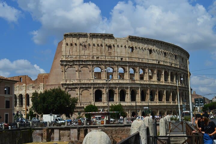 Visit Colosseum from Rome with Free Audio Guide