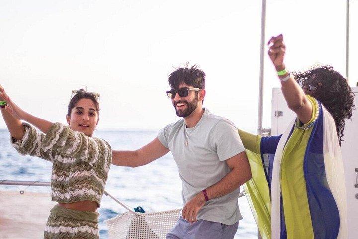 Cabo Sunset Party Cruise & Open Bar