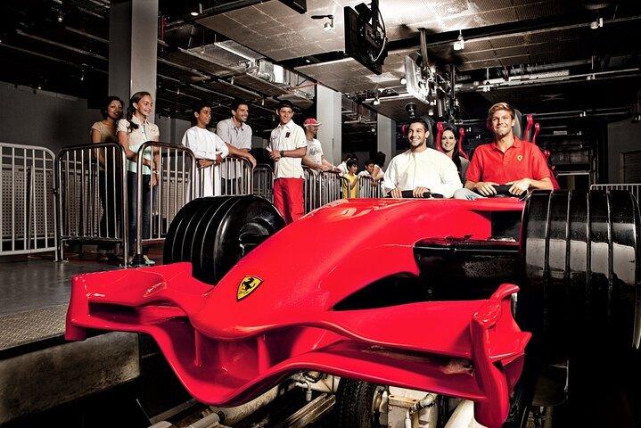 Visite de la Grande Mosquée de Dubaï avec billets Ferrari World