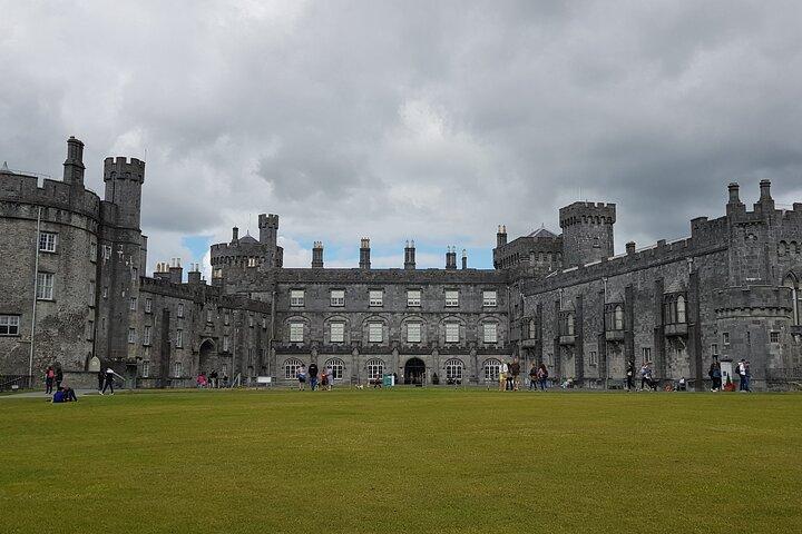 Dublín al castillo de Kilkenny Waterford Crystal Private Car - Excursión de un día