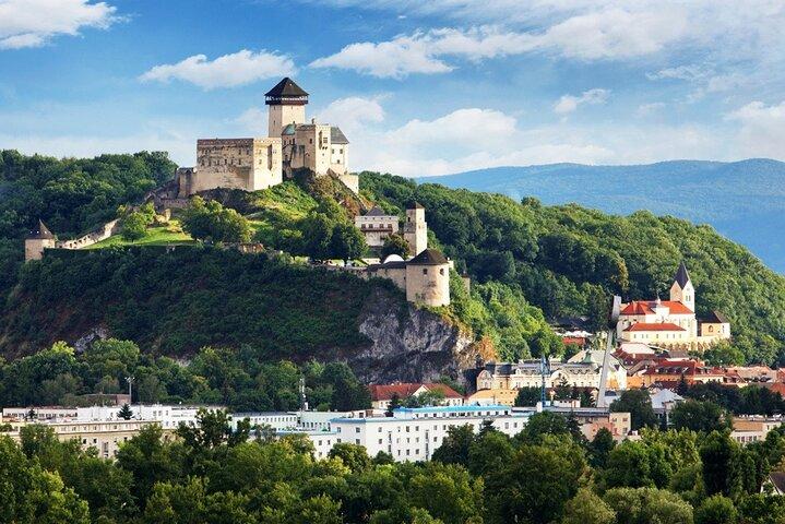 Legender af Slovakiet: Trenčín Slot, Karpaterne Vin & Bratislava
