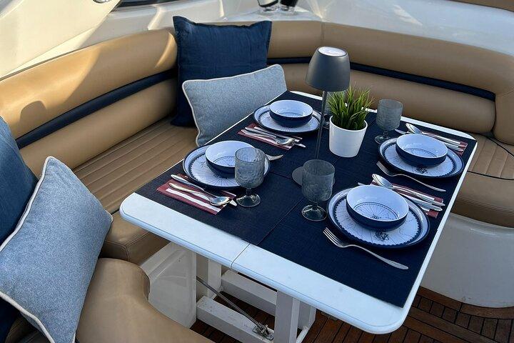 Privat tur til Arrábida-kysten ombord på en yacht