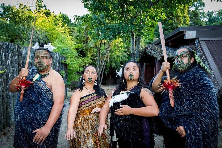 Maorirejser ved Mitai Maori Village