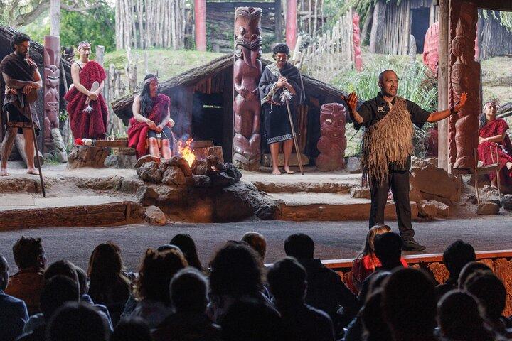 Maorirejser ved Mitai Maori Village