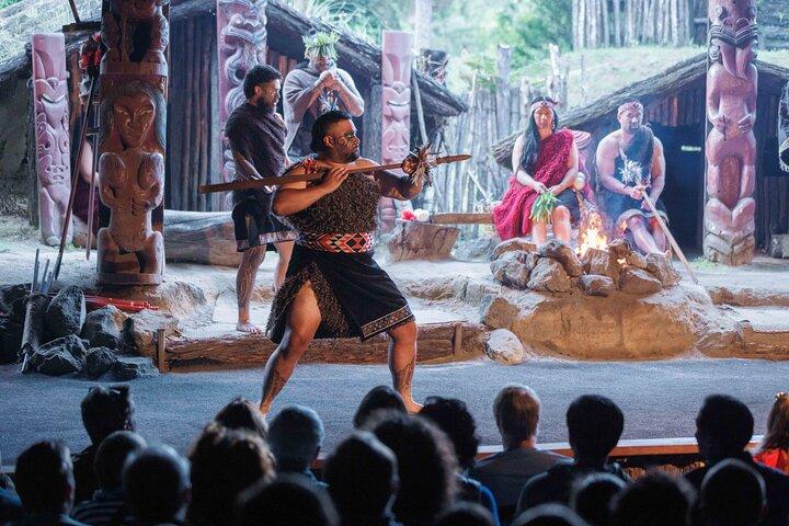 Maorirejser ved Mitai Maori Village