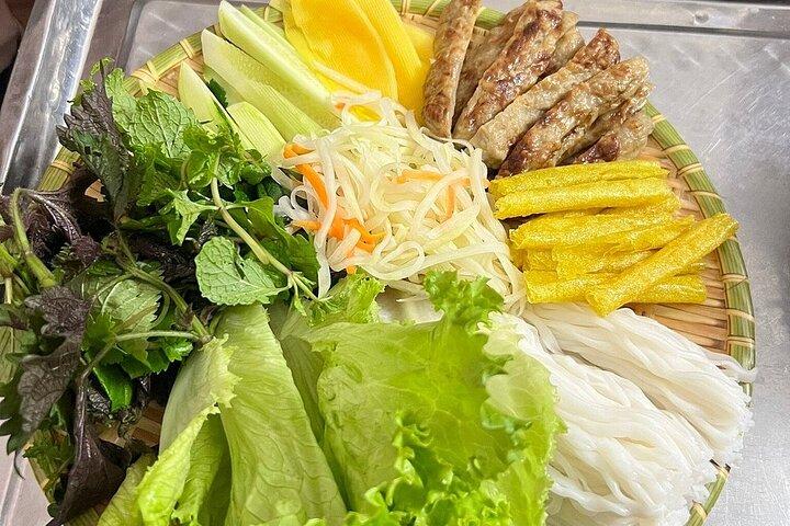 Hanoi Customized Street Food Walk med Train Street Experience