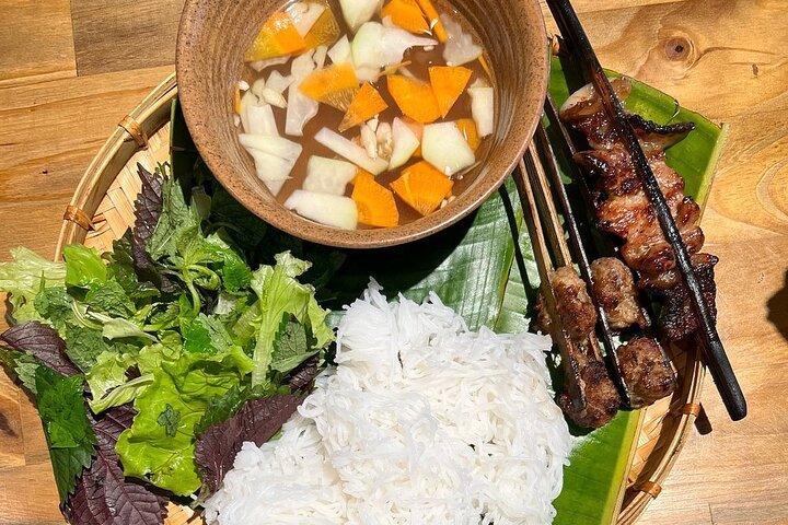 Hanoi Customized Street Food Walk med Train Street Experience
