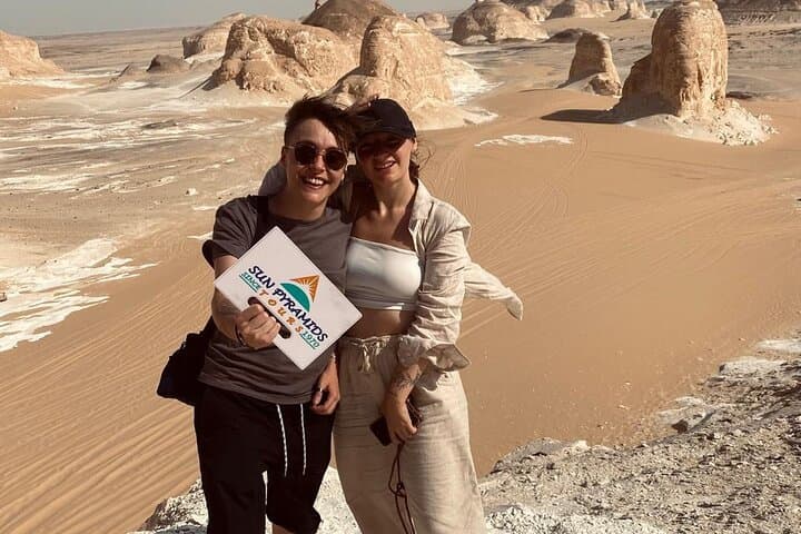 Private 2 Days Jeep Safari to White Desert and Bahariya Oasis