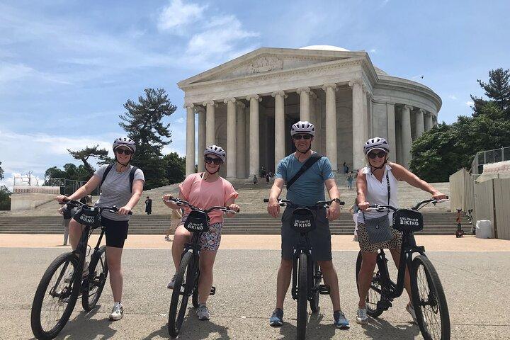 Recorrido privado en bicicleta por los monumentos de Washington DC de día o de noche