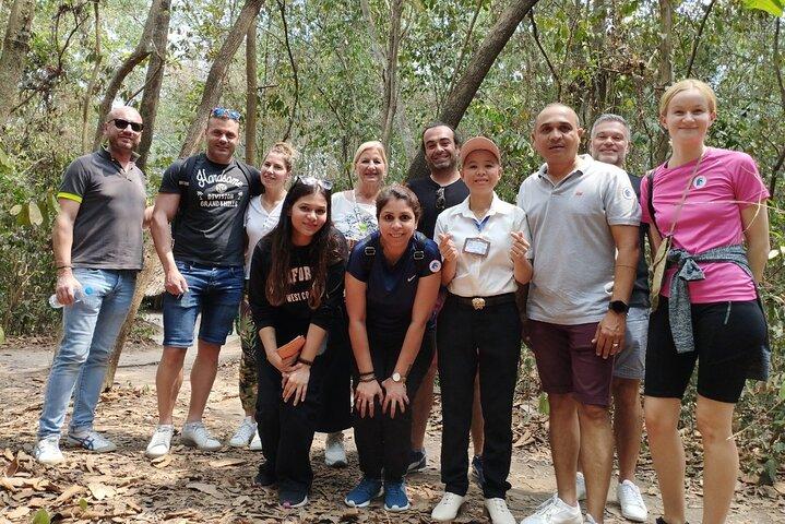 manhã/ tarde - meio dia Cu Chi Tunnels por AC Car
