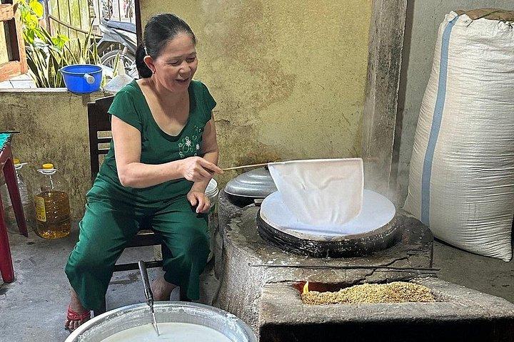 ホイアンの田舎サイクリング：クラフトマット、麺、木彫り