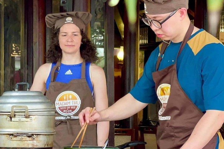 マダム・トゥーによるフエ料理教室 最高の料理体験