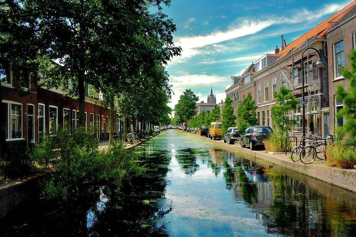 Passeio a pé autoguiado de 90 minutos com quebra-cabeças em Delft