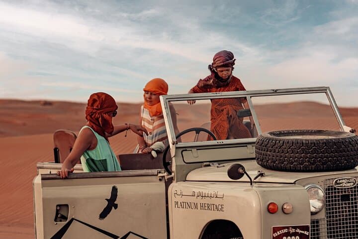 Dubai: Heritage Desert Safari in Vintage Land Rover with Dinner
