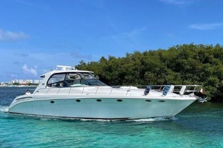 Krydstogt med stil på vores 60 fods yacht i Cancun til 20 personer