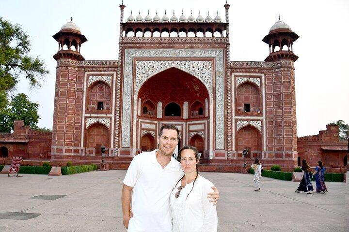 Tour privato del forte di TajMahal e Agra da Delhi in auto-Tutto incluso