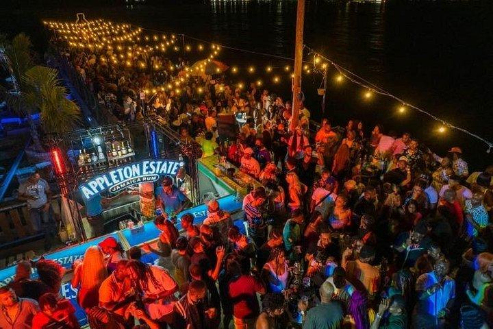 モンテゴベイのナイトライフクラブプライベートツアー