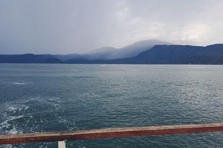 サンタアナ火山ハイキング＆コアテペケ湖でのランチ（プライベートツアー）