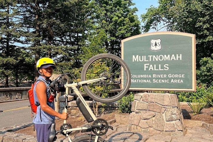 マルトノマ滝 コロンビア川渓谷の6つの滝を巡る電動自転車ツアー