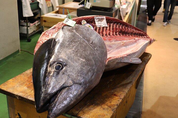 Tour gastronômico privado no mercado de peixes de Tsukiji em Tóquio
