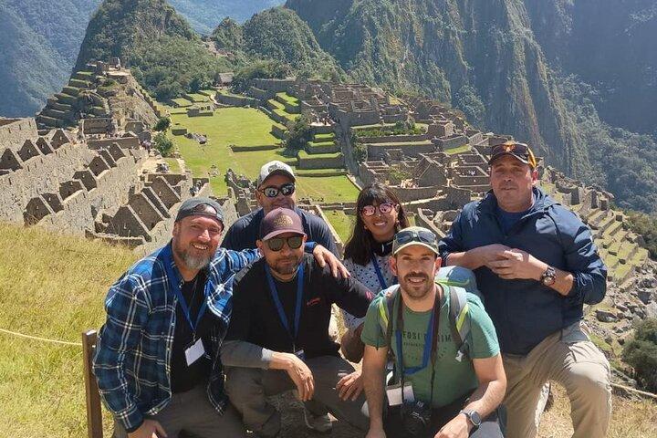 Dia inteiro em Machu Picchu saindo de Cusco com trem Vistadome