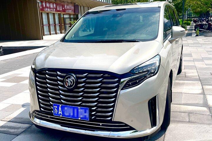 Transport vom Flughafen Nanjing in die Stadt / Mietwagen