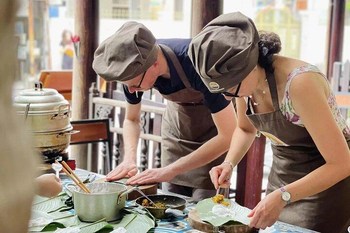 Aula de culinária em Hue e mercado local: melhores restaurantes com a Sra. Thu