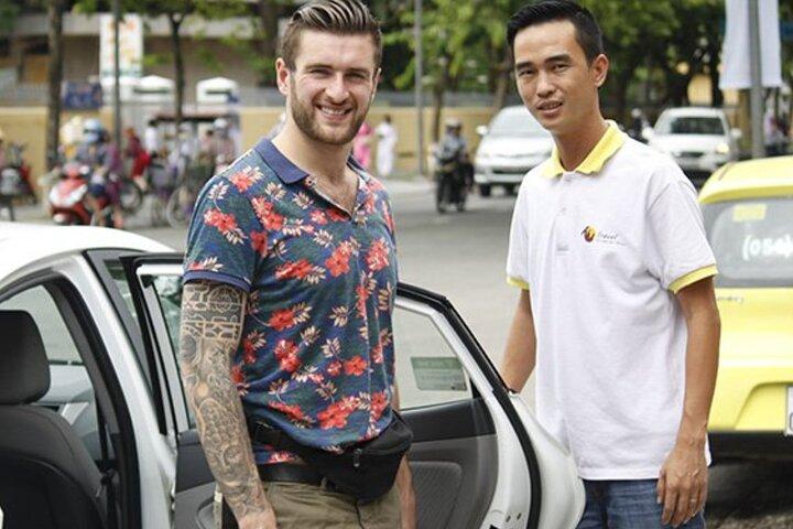 Tour delle principali attrazioni di Hue in auto con autista che parla inglese