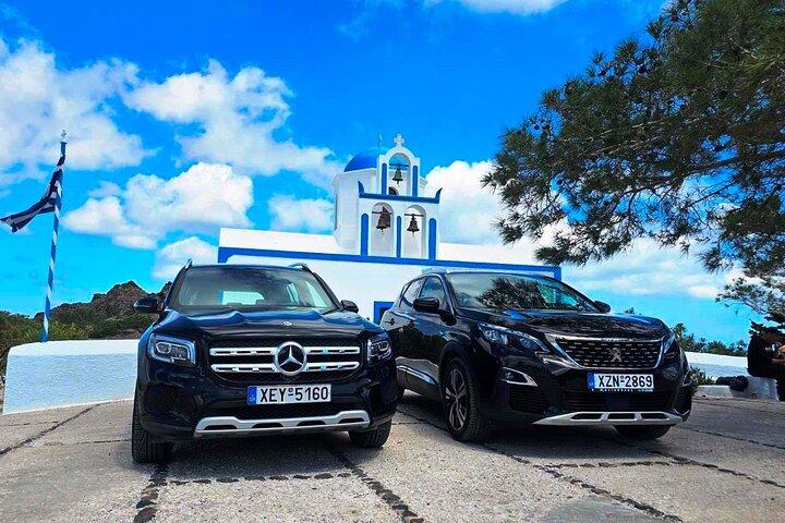 Santorini: Privater Transfer zwischen Flughafen oder Hafen und Santorini