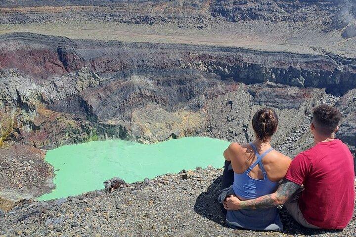 サンタアナ火山ハイキング＆コアテペケ湖でのランチ（プライベートツアー）