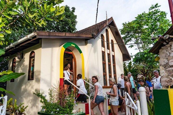 NineMile Tour: Journey to Bob Marley’s Birthplace & Resting Place