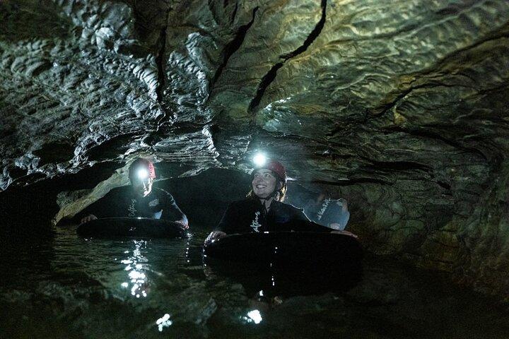 Excursion semi-privée en rafting en eaux noires au départ d'Auckland