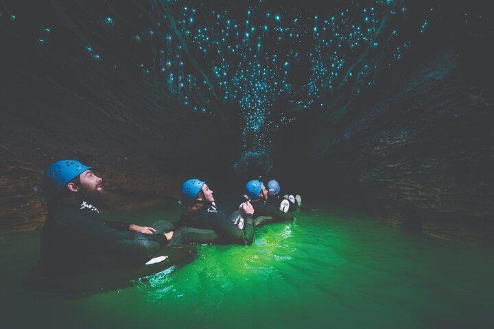 Excursion semi-privée en rafting en eaux noires au départ d'Auckland